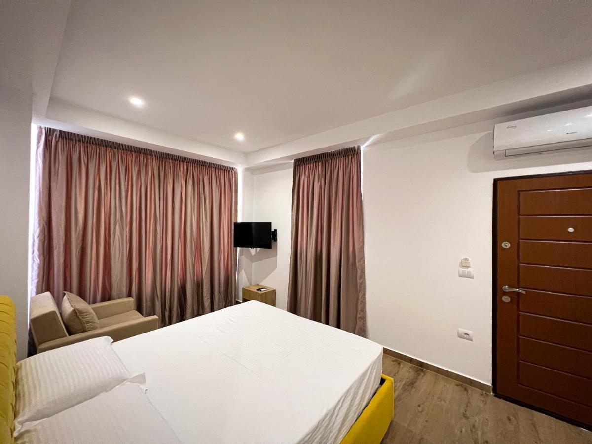 Klea B Apartments Sarandë Esterno foto