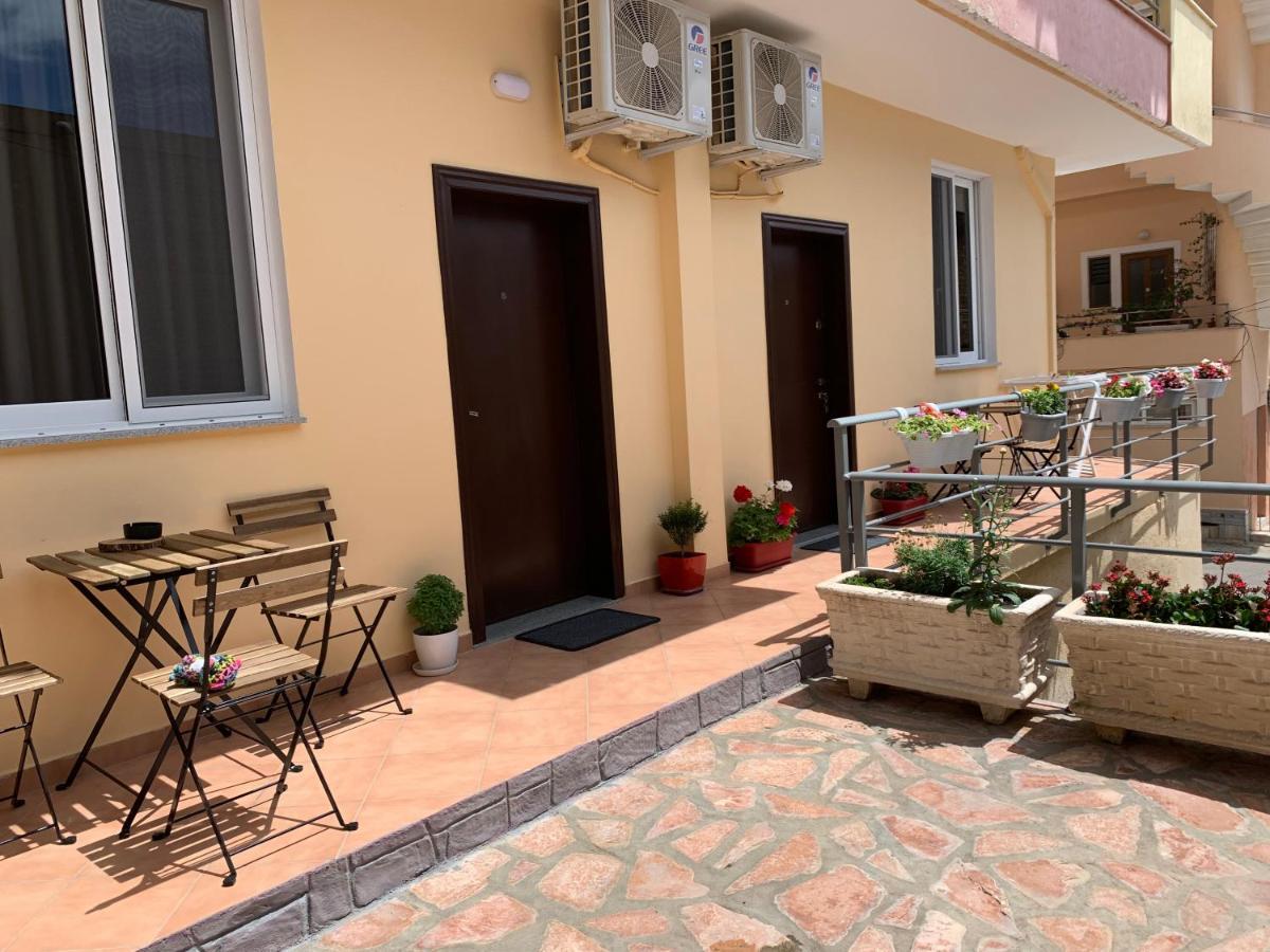 Klea B Apartments Sarandë Esterno foto